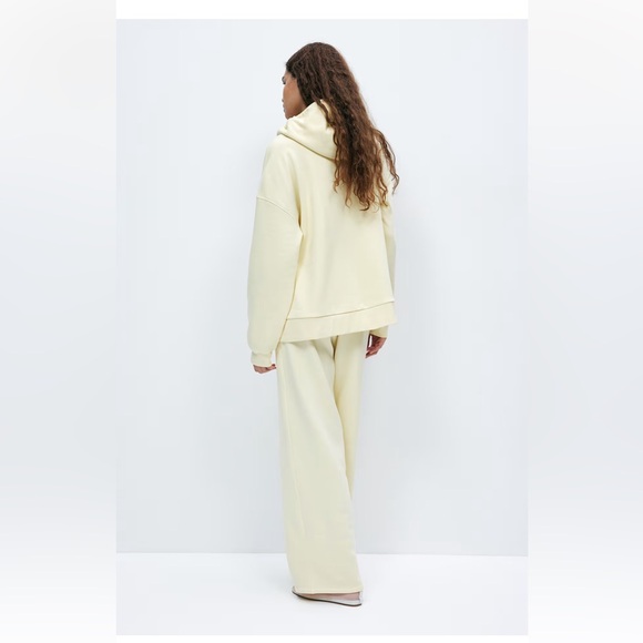 H&M light yellow oversized hoodie - Picture 5 of 6